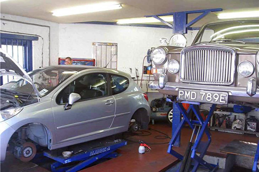Advantage of Booking Your Service and MOT Together